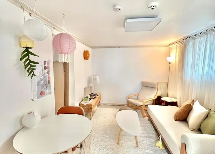 National Station, Subway Line 2, Hongdae, Myeongdong, Gangnam * ソウル特別市